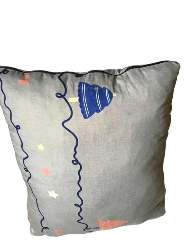 bed pillow white